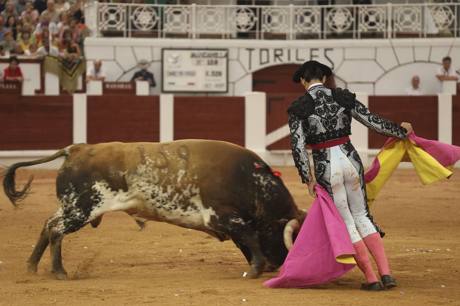 La cuarta de la Feria de Begoña de Gijón, con Fortes, Ortega y Roca Rey