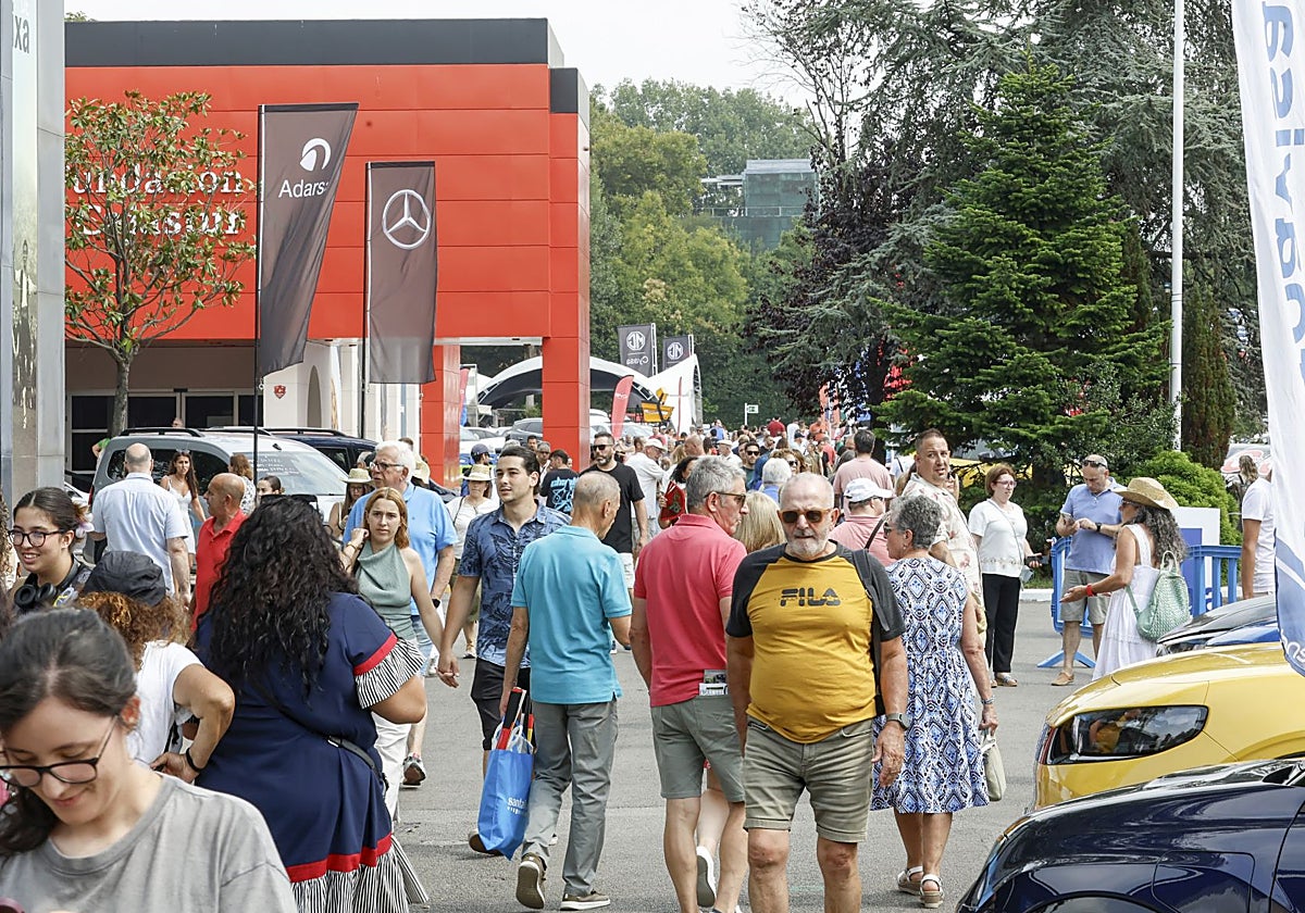 Las calles del recinto ferial llenas de gente en esta 68 edición.
