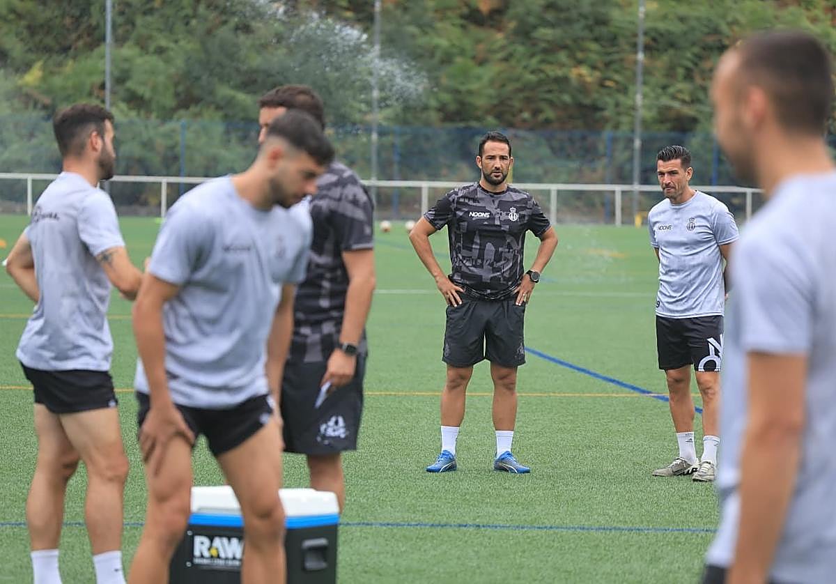 Dani Vidal, esta mañana en el entrenamiento del Real Avilés en La Toba.