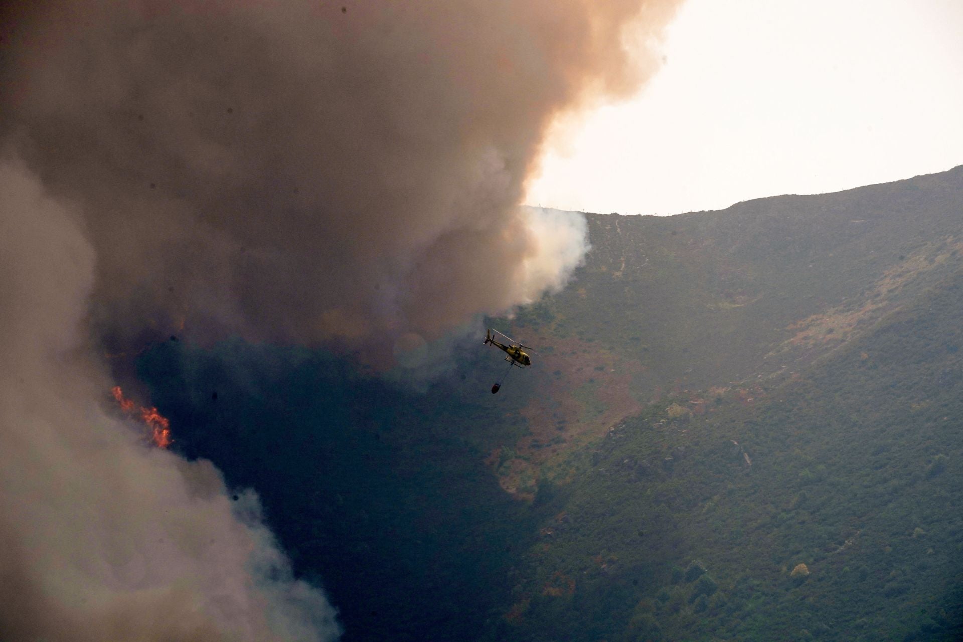 Incendio en Genestoso (Cangas del Narcea)