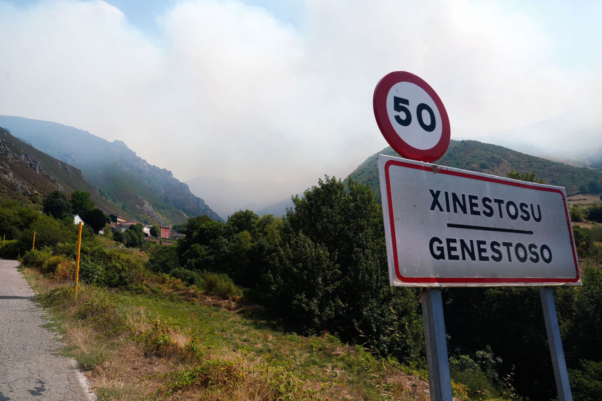 Incendio en Genestoso (Cangas del Narcea)