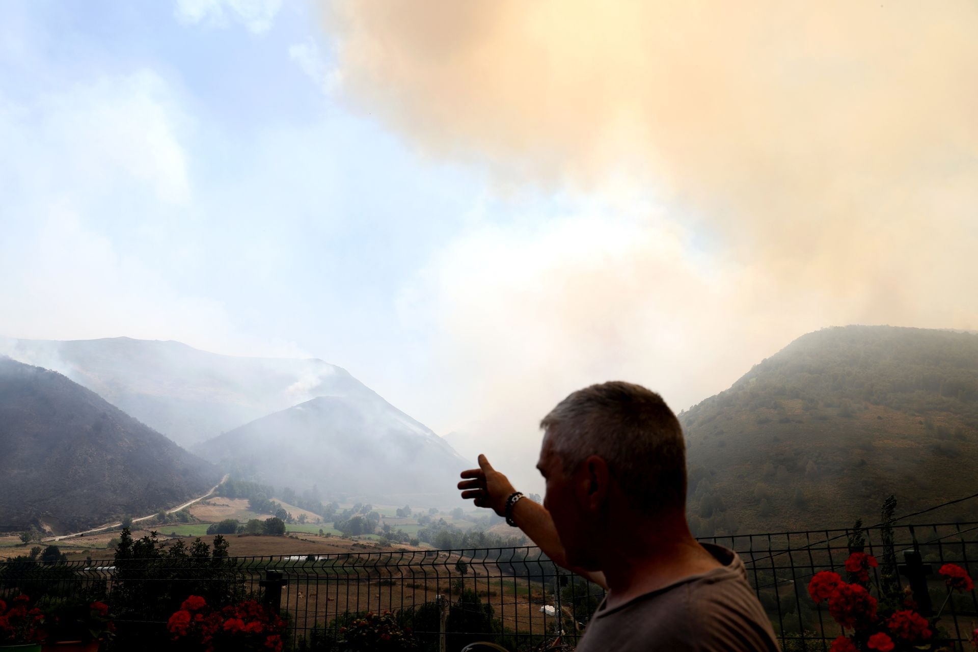 Incendio en Genestoso (Cangas del Narcea)