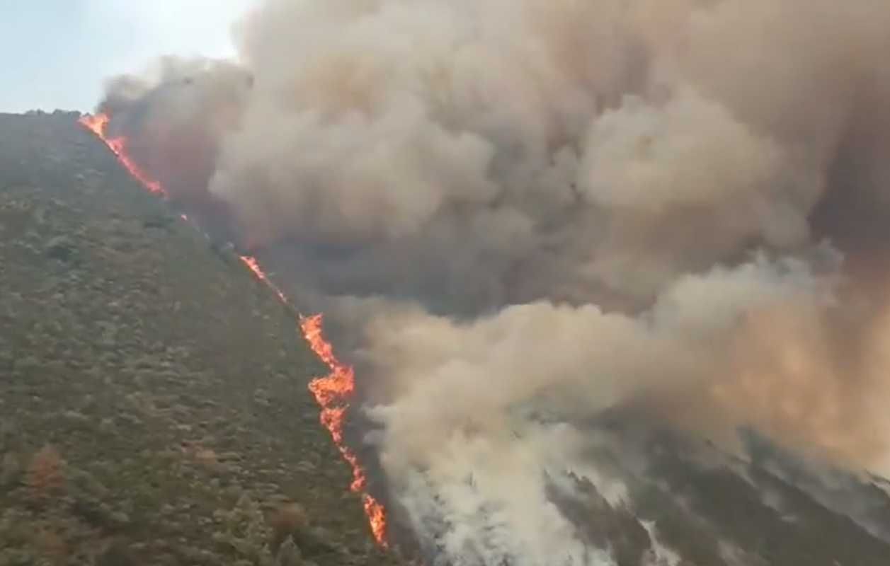 Incendio en la vertiente leonesa de los Picos de Europa 