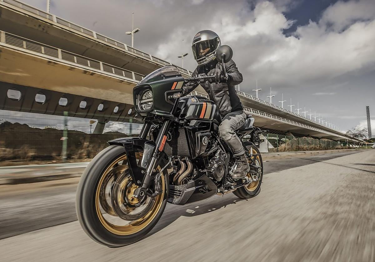 La Suzuki GSX-8TT ya está a la venta en los concesionarios de la marca incorporando la última tecnología del segmento.