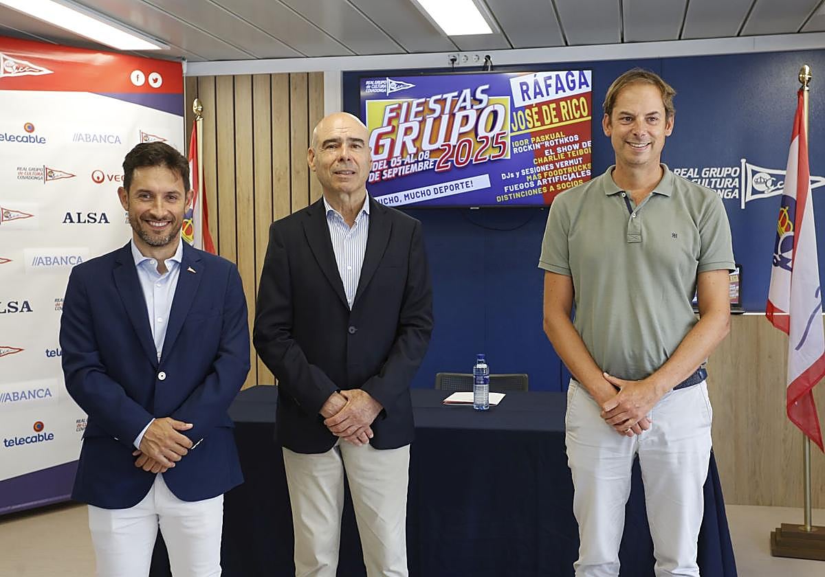 Pedro Carrillo, vicepresidente segundo de las áreas deportivas y de eventos del Grupo Covadonga; Joaquín Miranda, presidente, y Nacho Aybar, director deportivo del club, en la presentación de las fiestas.