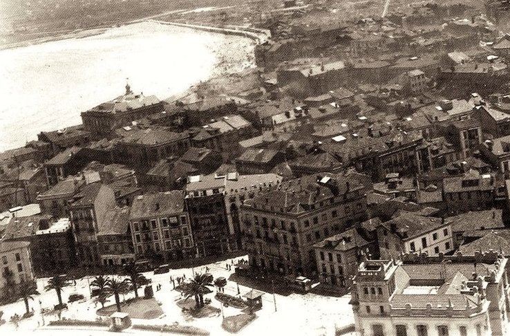 Con este diseño han llegado a nuestros días, aquí ya se habían intervenido y despojado de todas las arbustivas. Fecha: 1930.