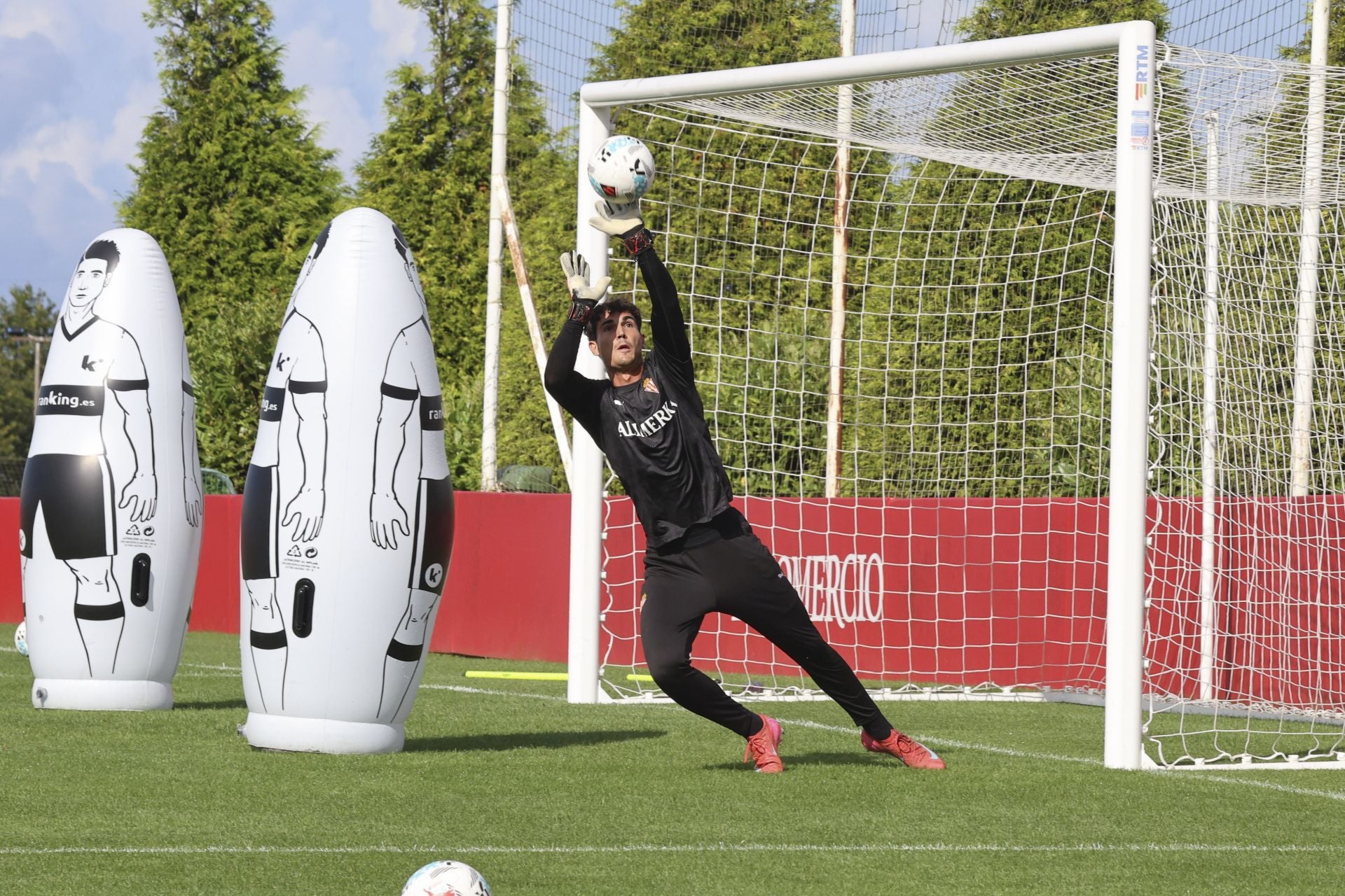 El entrenamiento del Sporting de Gijón del 20 de agosto en imágenes