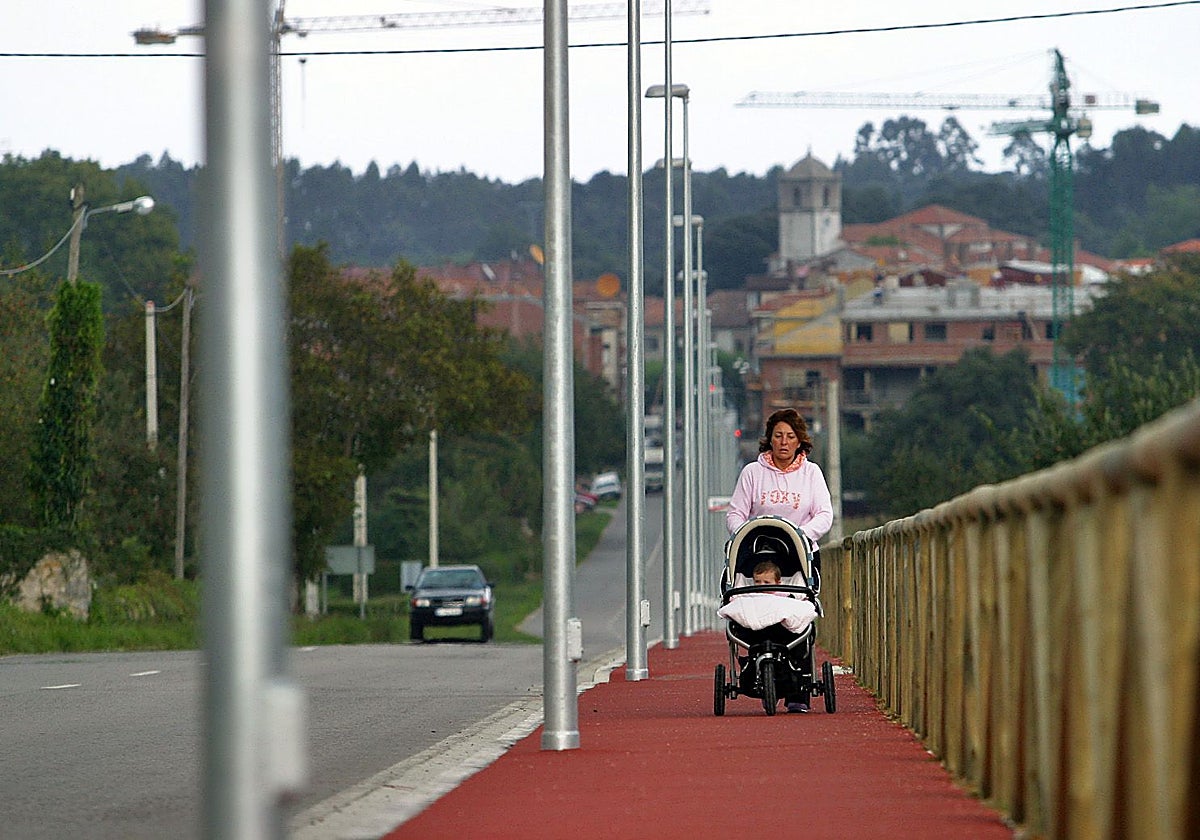 El lugar en el que ocurrió el accidente de ayer es la recta de salida de Posada de Llanes hacia La Robellada, el inicio de la As-115.