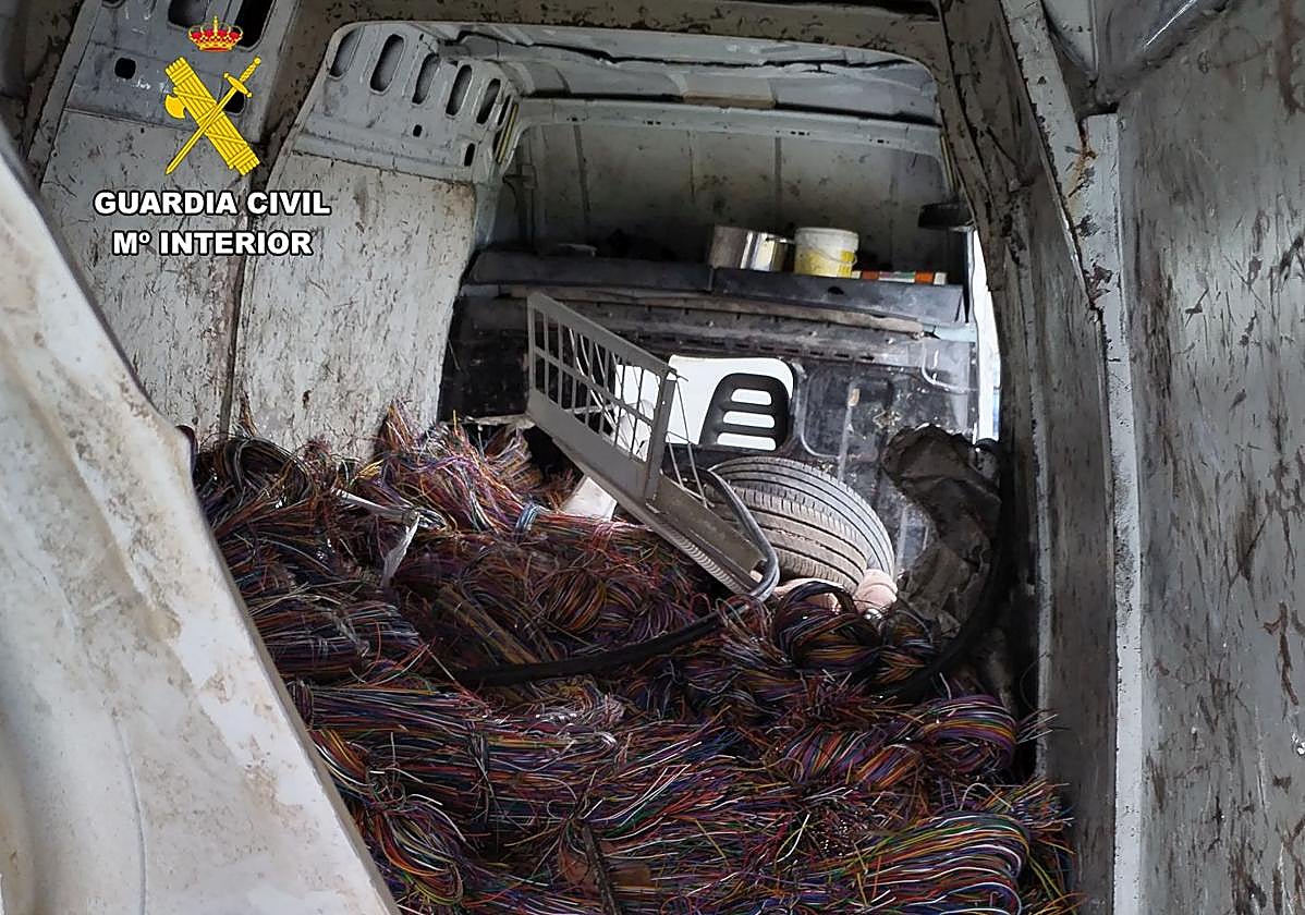 La Guardia Civil recupera más de cuatro toneladas de cobre y detiene a tres personas por delito de hurto