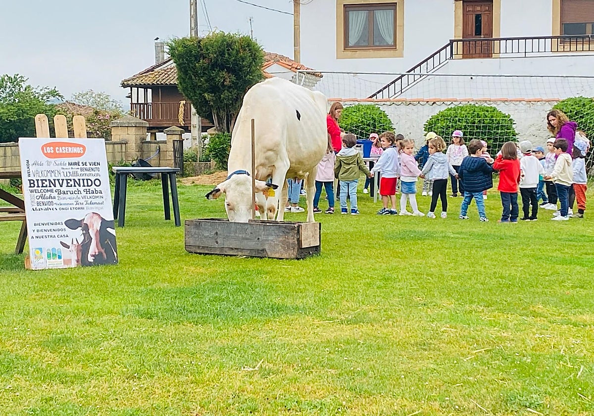 Una de las muchas visitas que recibe Los Caserinos.