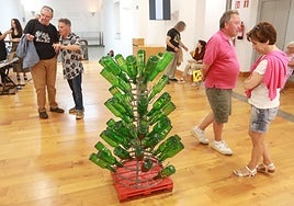 Una de las obras expuestas en Sidrápolis y que se exhibe en la segunda planta del Centro de Cultura Antiguo Instituto, en Gijón.