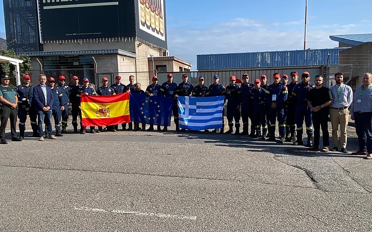 Los bomberos de Grecia que se incorporarán al operativo de Genestoso.