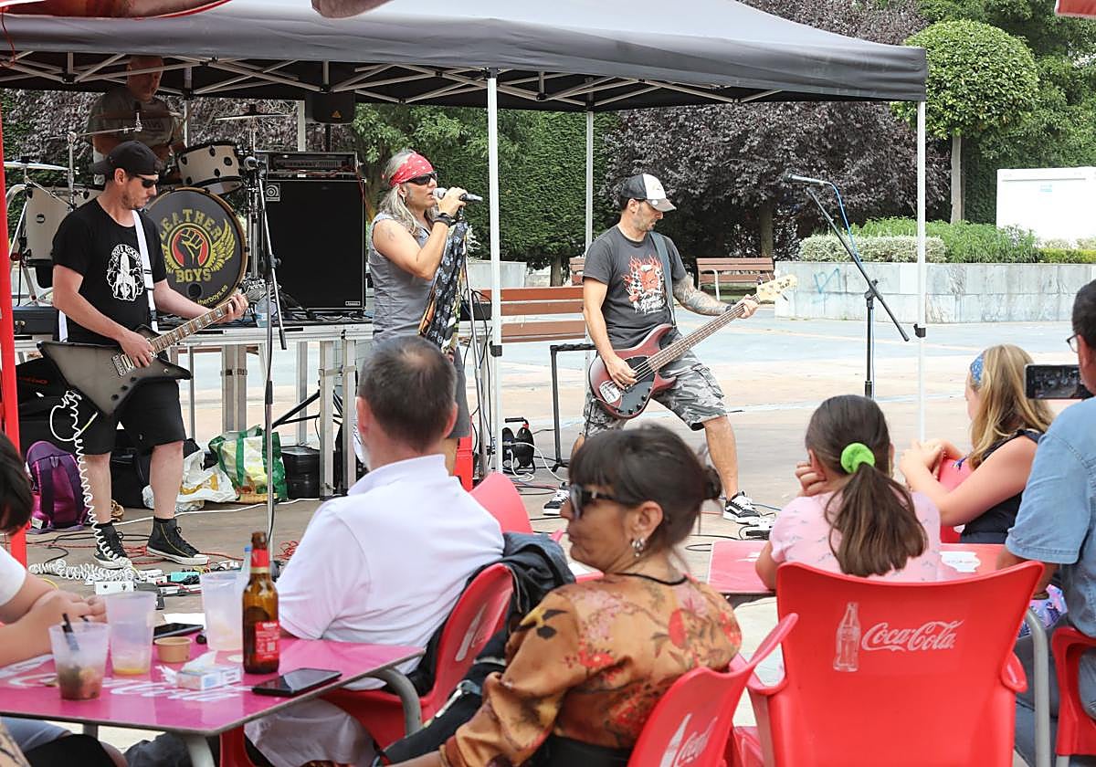 Leather Boys, el año pasado, en una actuación a mediodía durante San Agustín en La Exposición.