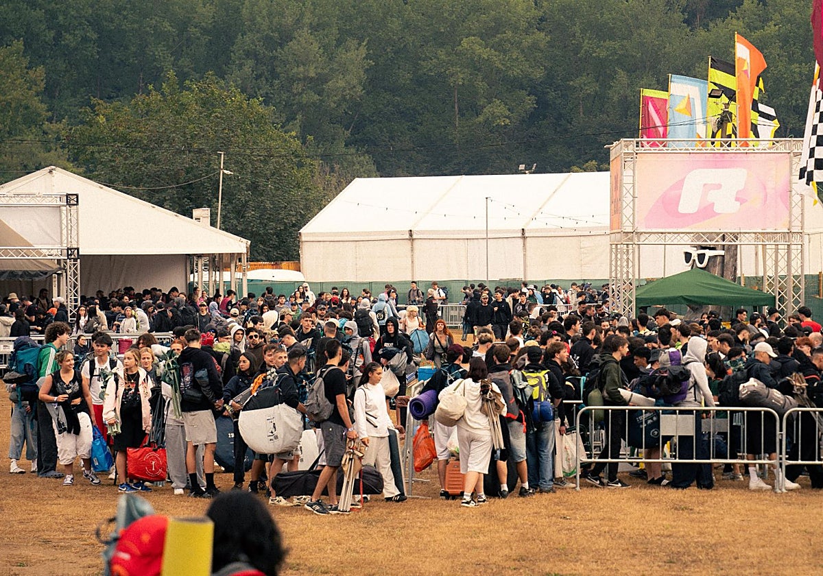 Serán 20.000 personas las que a diario pasen por el recinto festivo de Arriondas.