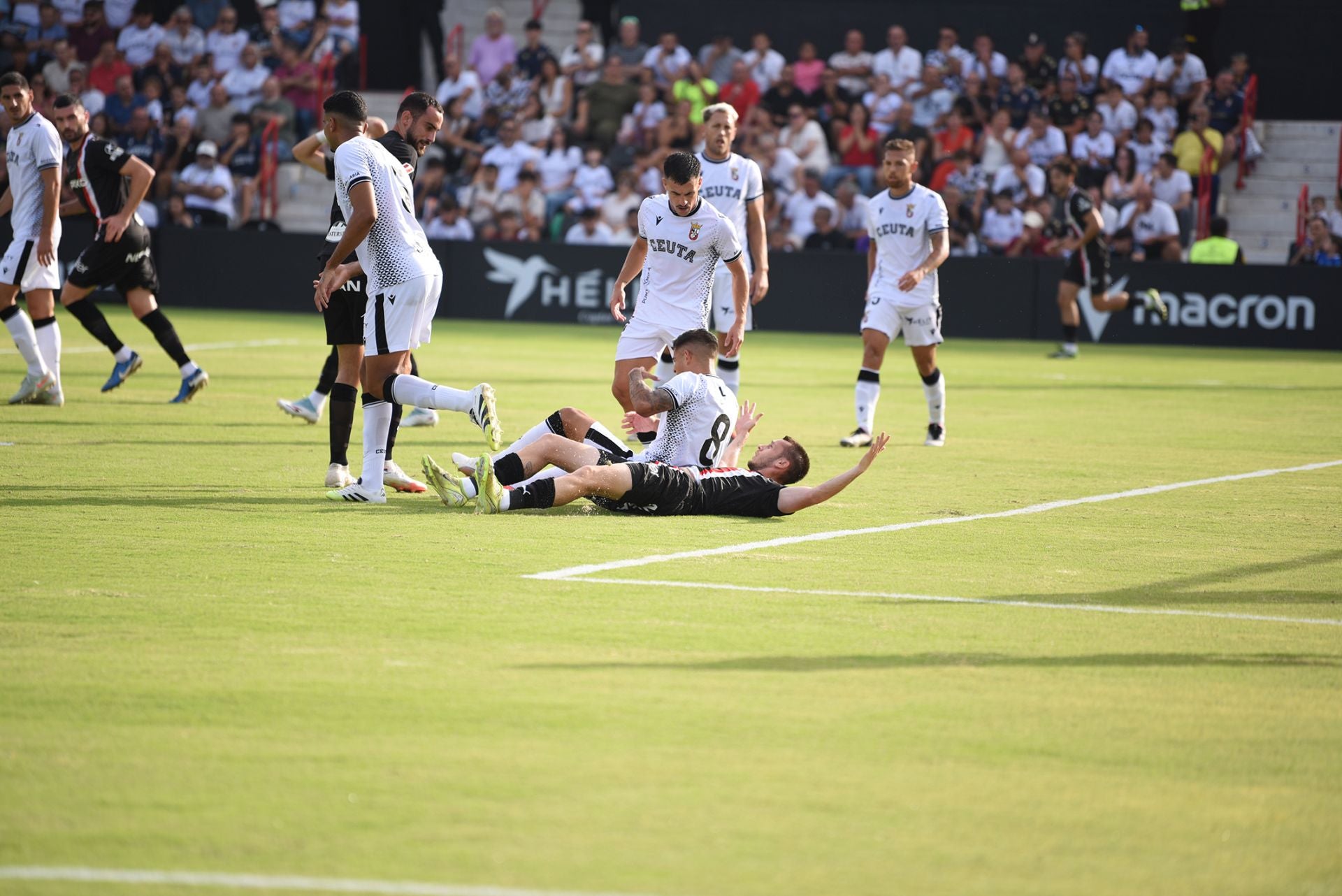 Fotos: Las mejores jugadas del A. D. Ceuta - Sporting de Gijón, en imágenes