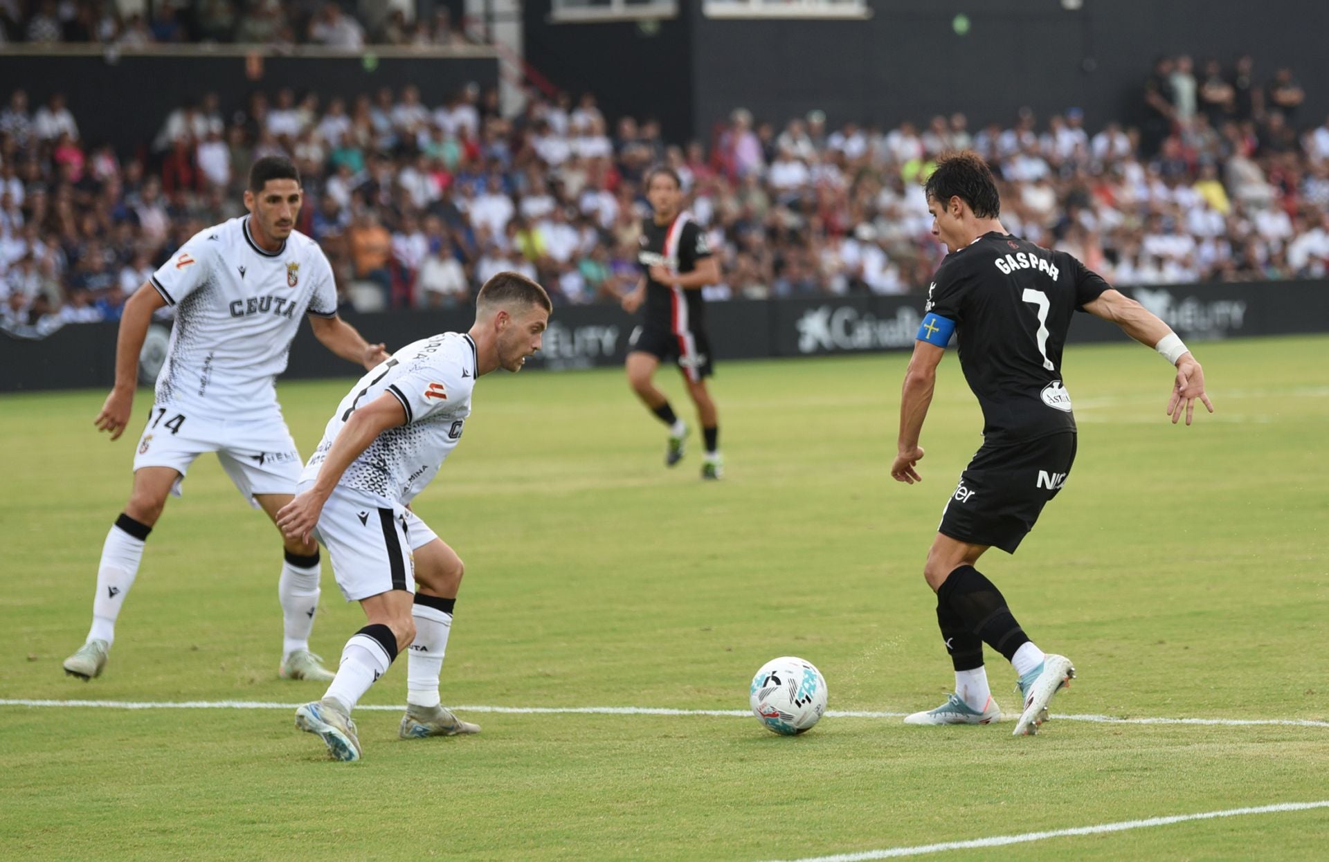 Fotos: Las mejores jugadas del A. D. Ceuta - Sporting de Gijón, en imágenes