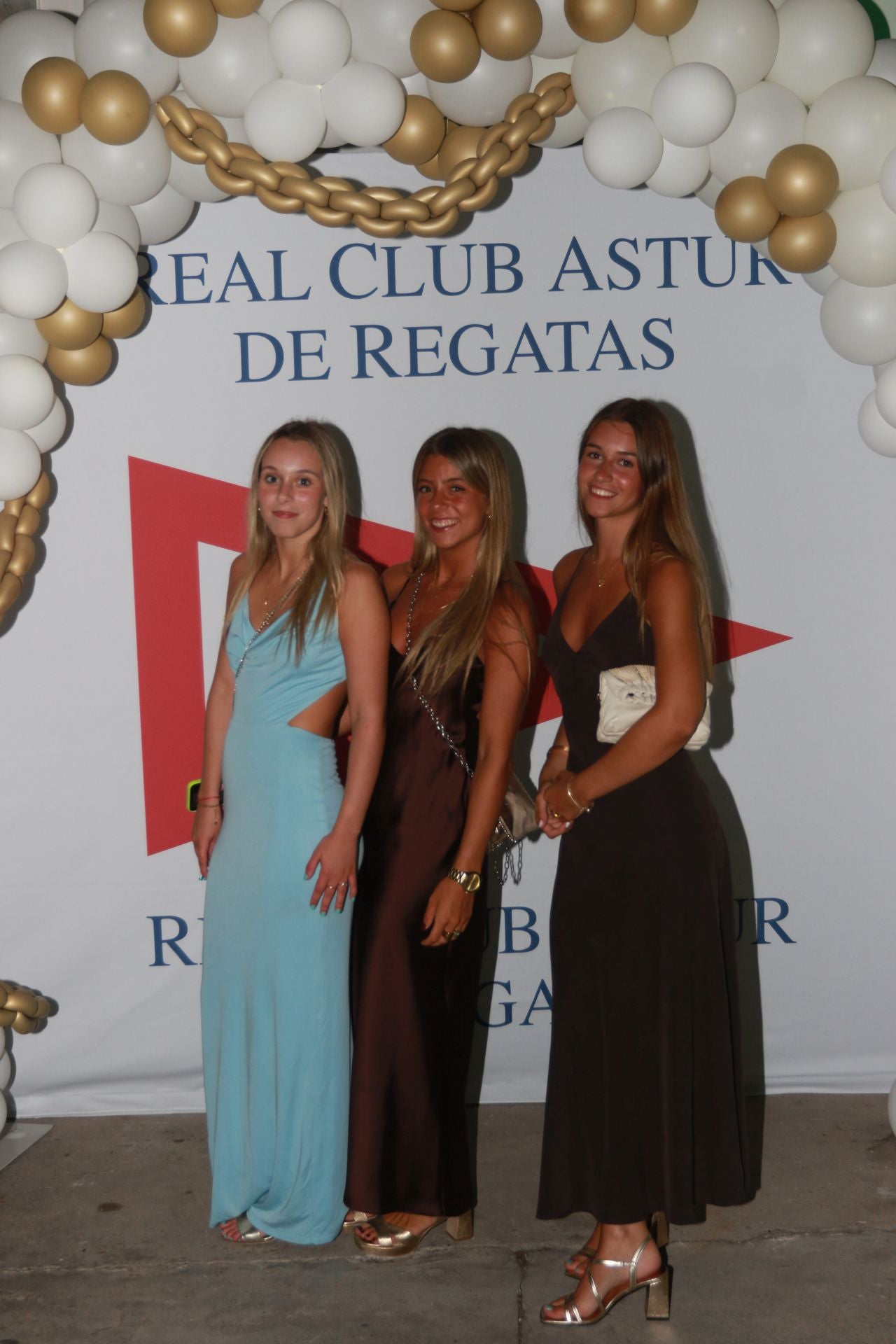 Fotos: Fiesta de la Piscina Junior en el Club Astur de Regatas de Gijón