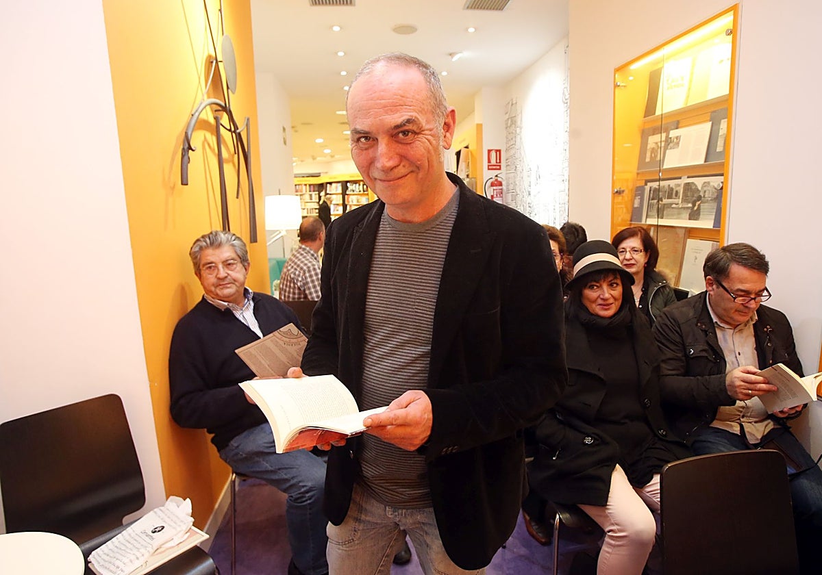 Xuan Bello, en la presentación de un libro.