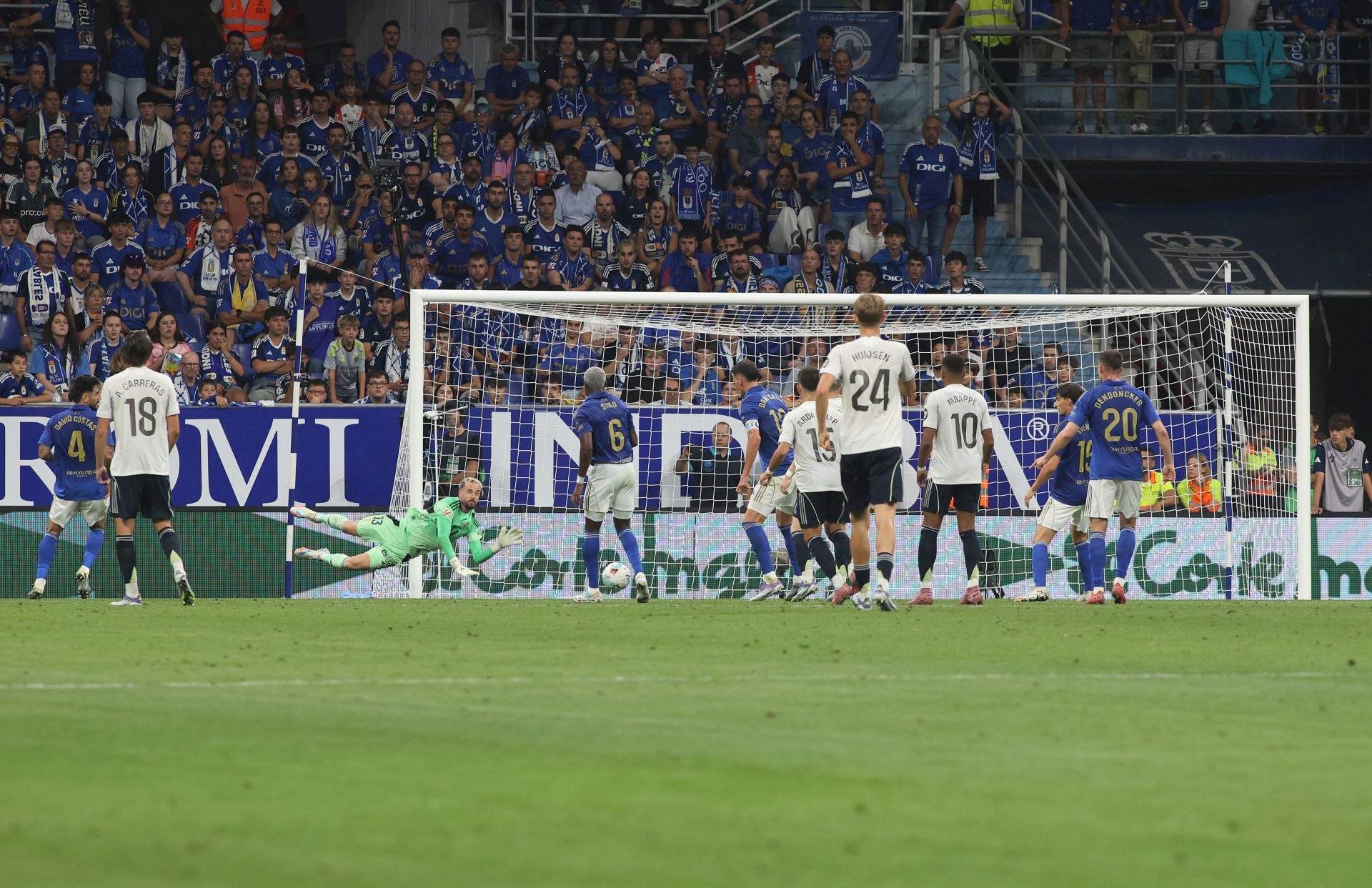 Las mejores jugadas del Real Oviedo - Real Madrid en imágenes