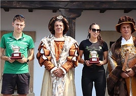 Alejandro Onís y Mariam Benkert, en el podio de la prueba.