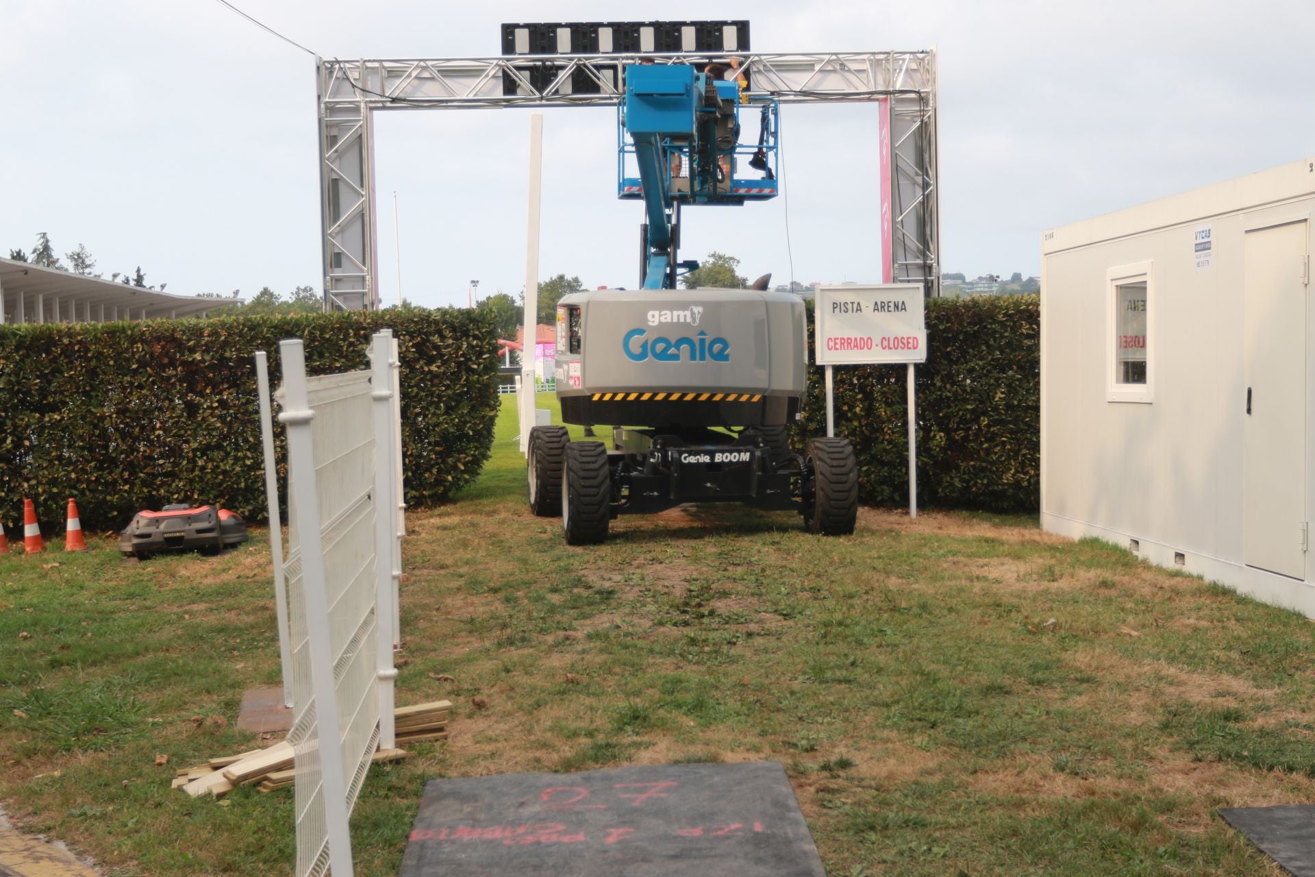 Las Mestas se pone a punto para que arranque su Concurso de Saltos Internacional