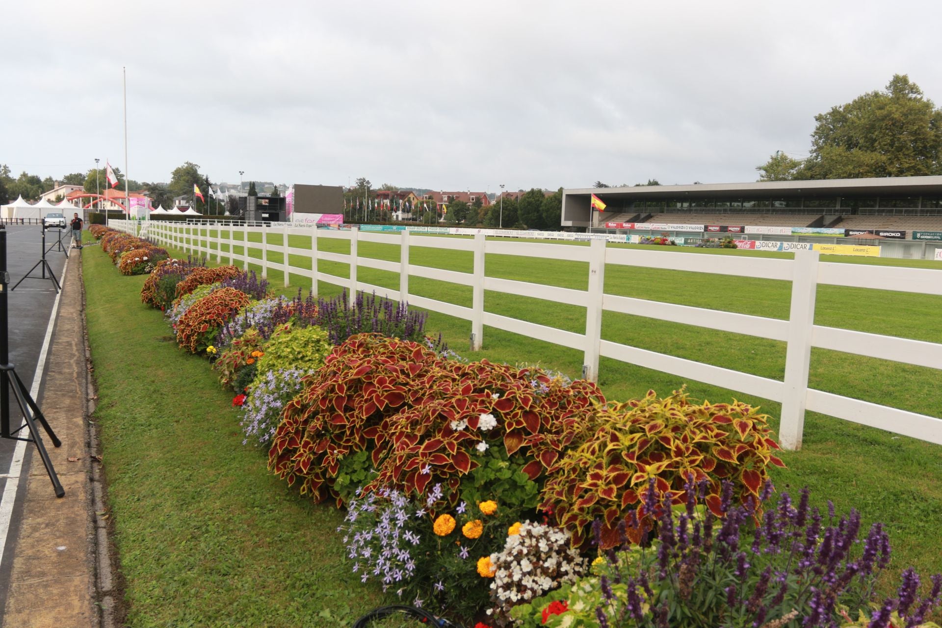 Las Mestas se pone a punto para que arranque su Concurso de Saltos Internacional
