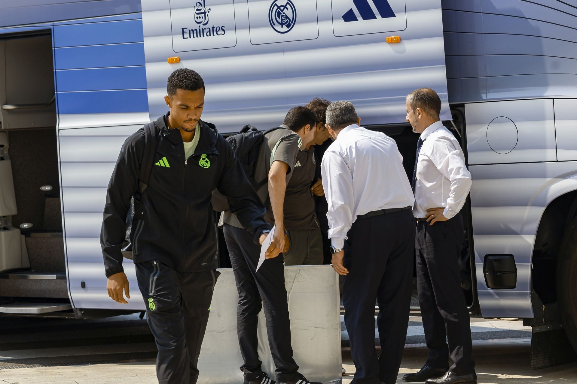 El Real Madrid llega a Oviedo arropado por numerosos fans: las fotos del momento