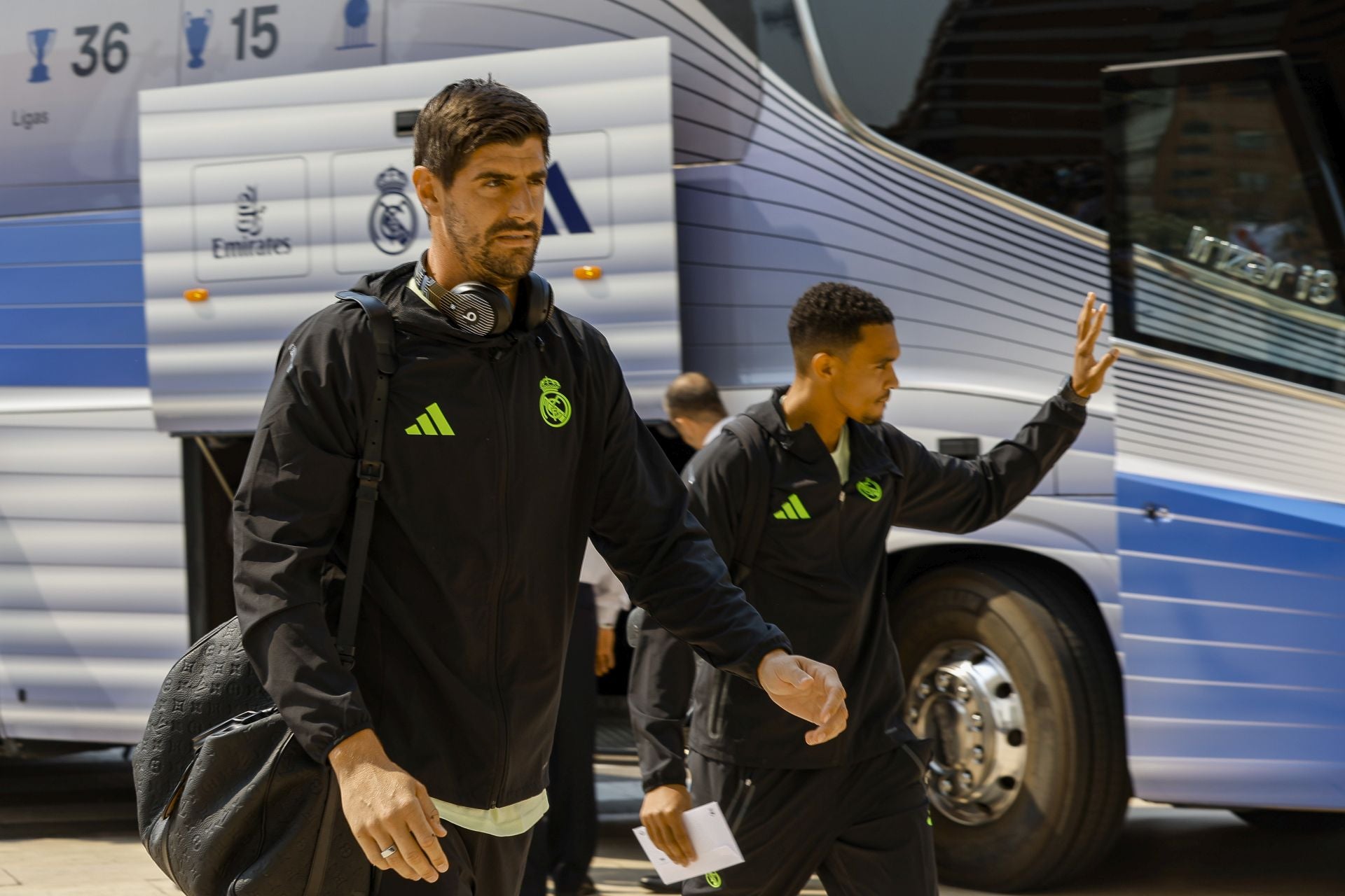 El Real Madrid llega a Oviedo arropado por numerosos fans: las fotos del momento