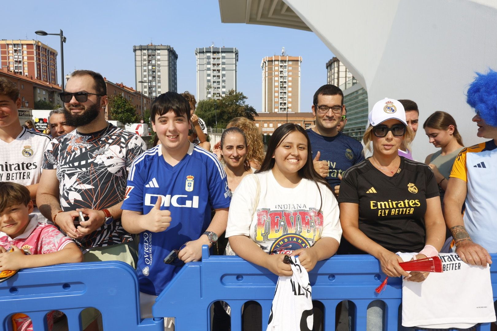 El Real Madrid llega a Oviedo arropado por numerosos fans: las fotos del momento