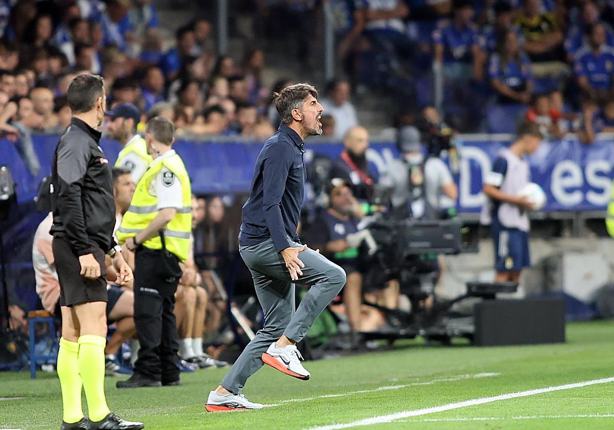 Veljko Paunovic gesticula durante el choque contra el Real Madrid.