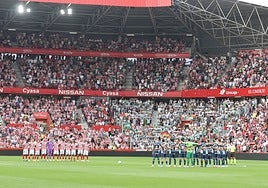El Molinón, con el Sporting y el Córdoba en el césped, en la primera jornada.