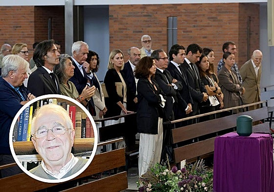 La familia durante el funeral de Manuel García-Morán en los Carmelitas, al que acudieron cientos de personas.