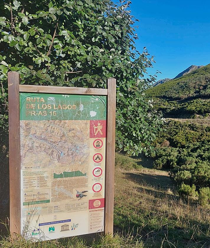 Imagen secundaria 2 - El itinerario propuesto para el domingo parte de Saliencia y pasa por la Foz de Los Arroxos, la Braña de La Mesa, el Camín Real y Las Morteras antes de volver al albergue. 