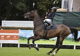 Castora tuvo un pequeño incidente sin consecuencias cuando celebraba su triunfo.