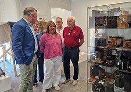 José Luis Trabanco, María Díaz, José Ramón Menéndez García y Juan Álvarez Granda, con Gimena Llamedo.