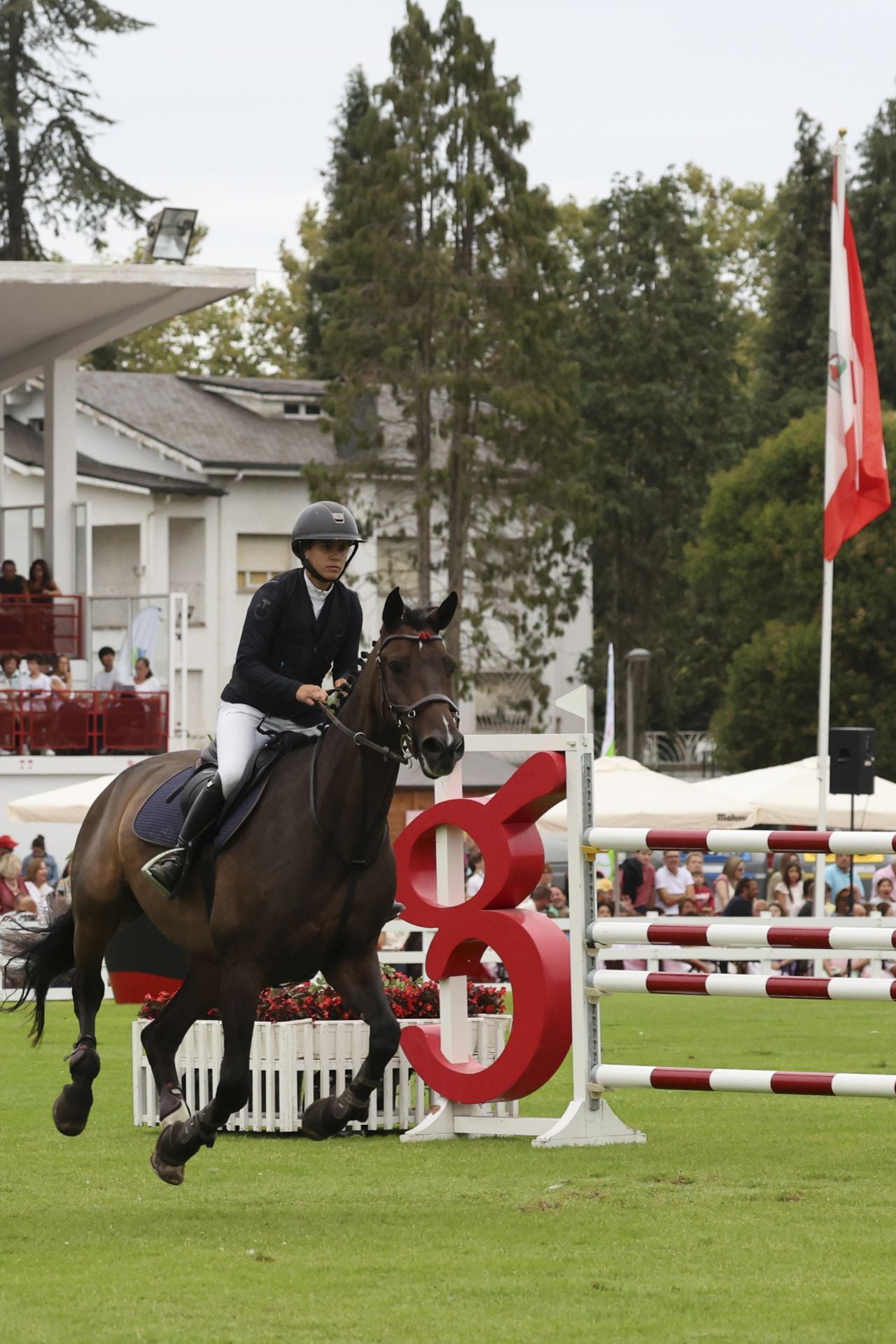 Las fotos que deja el primer día del Hípico en Gijón