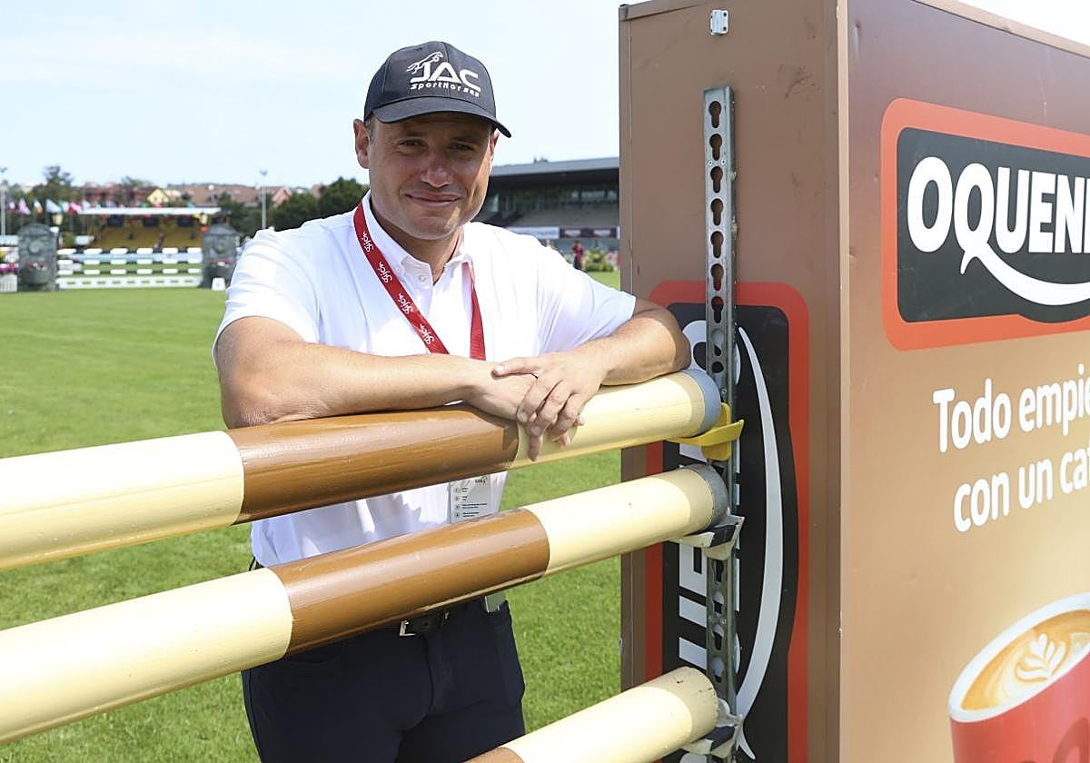 Embajador.Julio Arias, uno de los asturianos más ilustres que compite en Las Mestas.