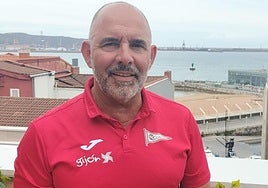 Pachu Muñiz, entrenador de natación del Grupo Covadonga.