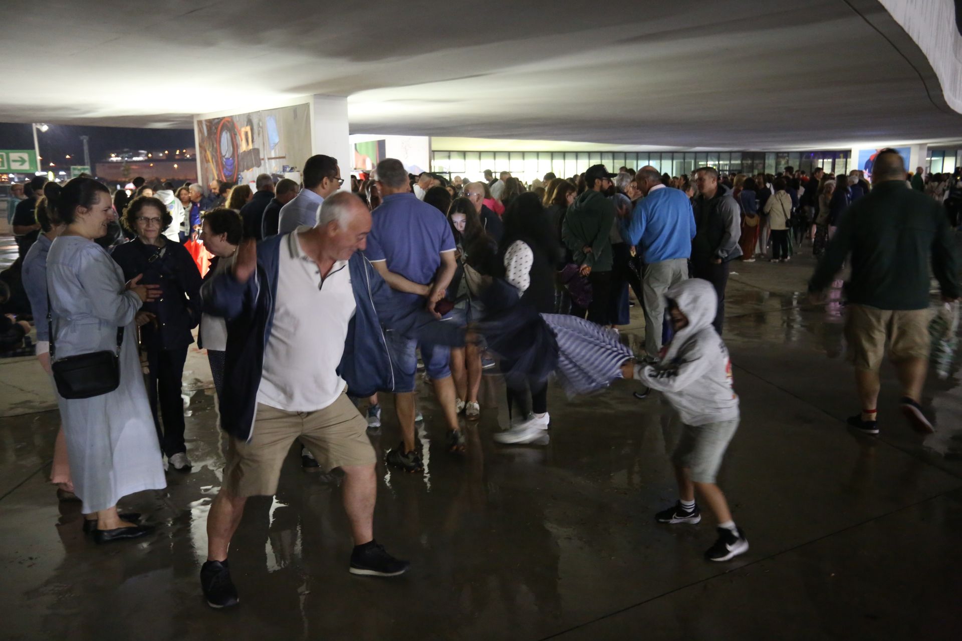 La recompensa de una larga espera: las mejores fotos del concierto de Carlos Baute en Avilés