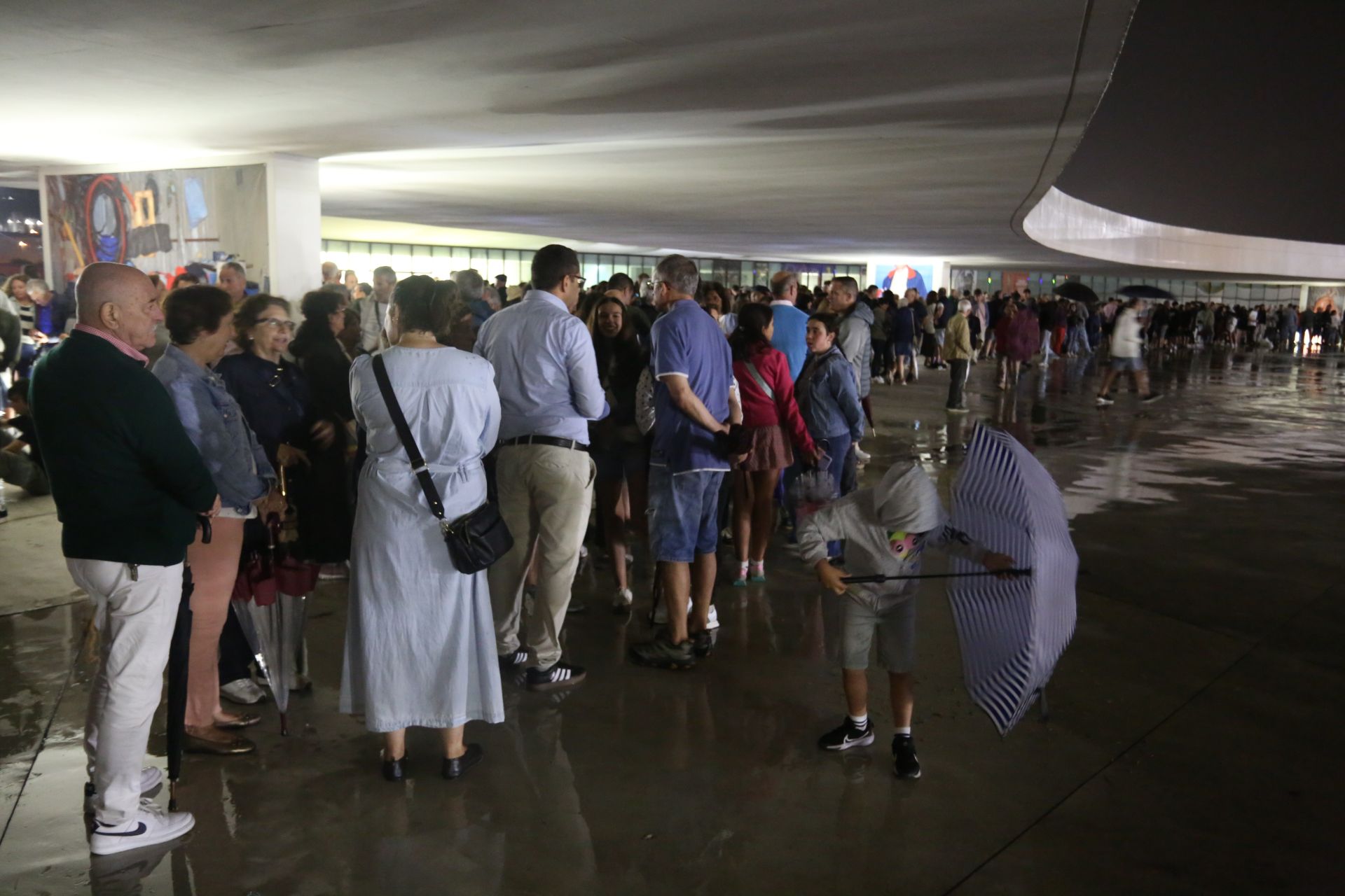 La recompensa de una larga espera: las mejores fotos del concierto de Carlos Baute en Avilés