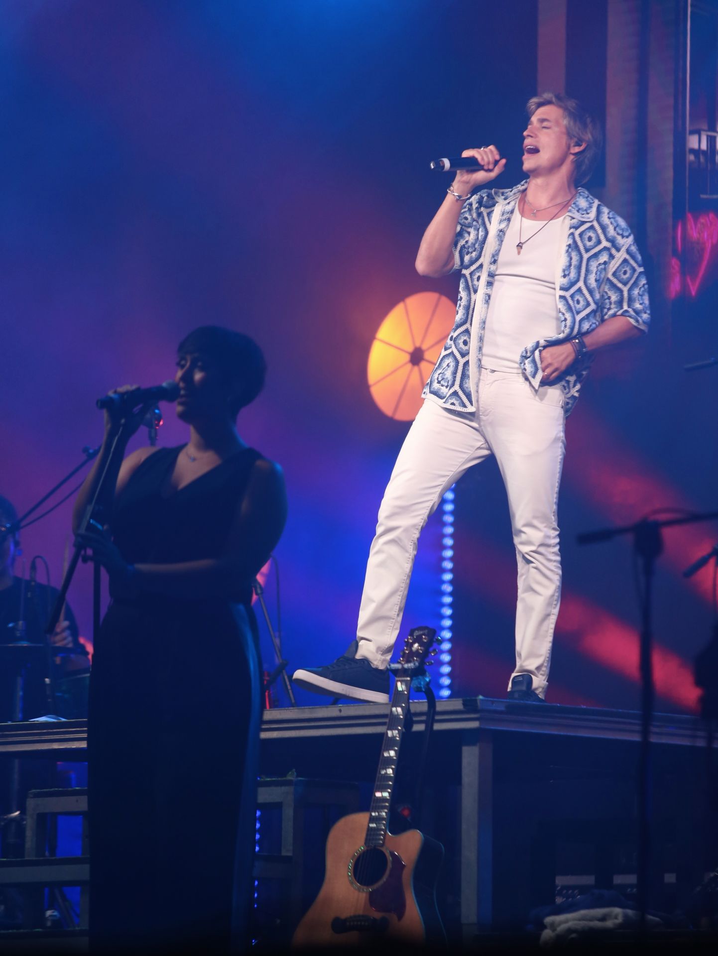 La recompensa de una larga espera: las mejores fotos del concierto de Carlos Baute en Avilés