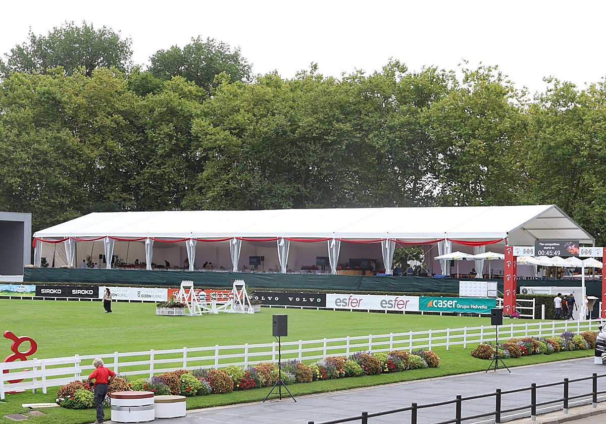 Tribuna 'Gran Prix', en Las Mestas, que se abrirá al público general a partir de 2026.