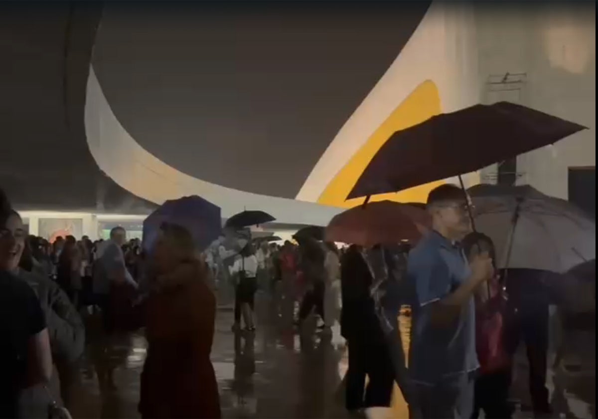 La recompensa de una larga espera: las mejores fotos del concierto de Carlos Baute en Avilés