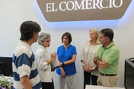Pablo Puente, Ana Rúa, Laura Fonseca, Isabel Moro y Ángel M. González, este miércoles, en la redacción de EL COMERCIO.