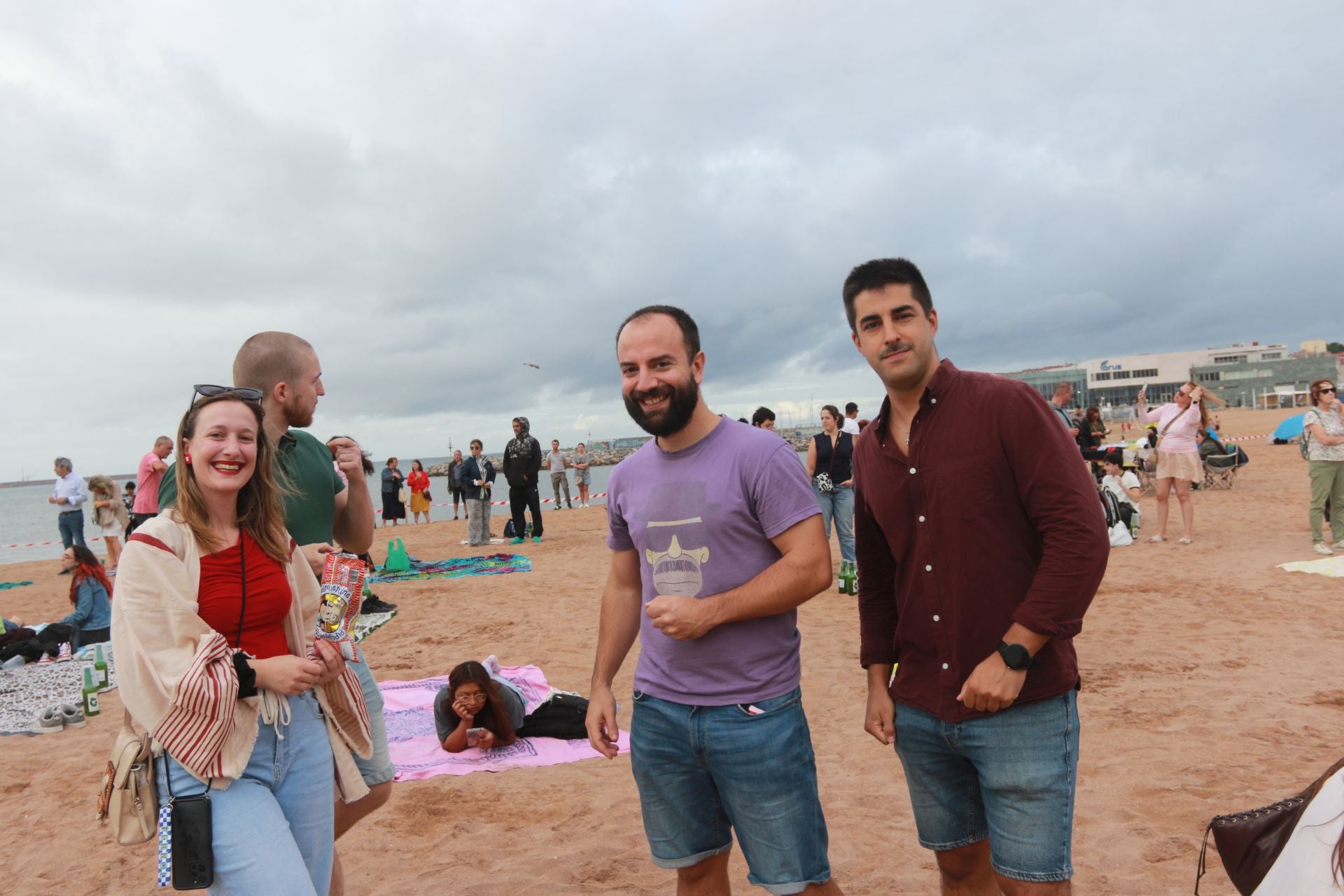 Gijón vuelve a batir el récord de escanciado simultáneo de sidra