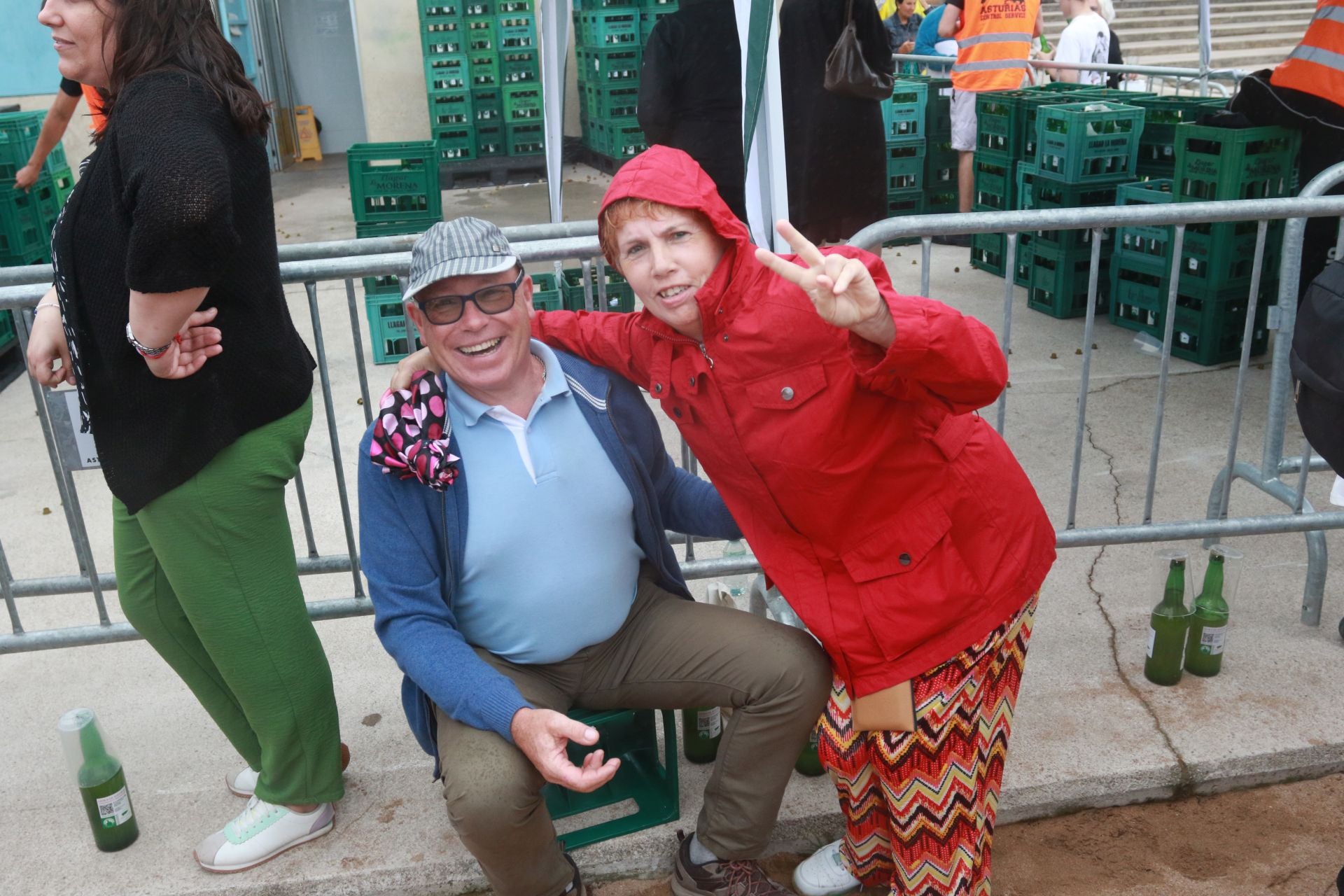 Gijón vuelve a batir el récord de escanciado simultáneo de sidra