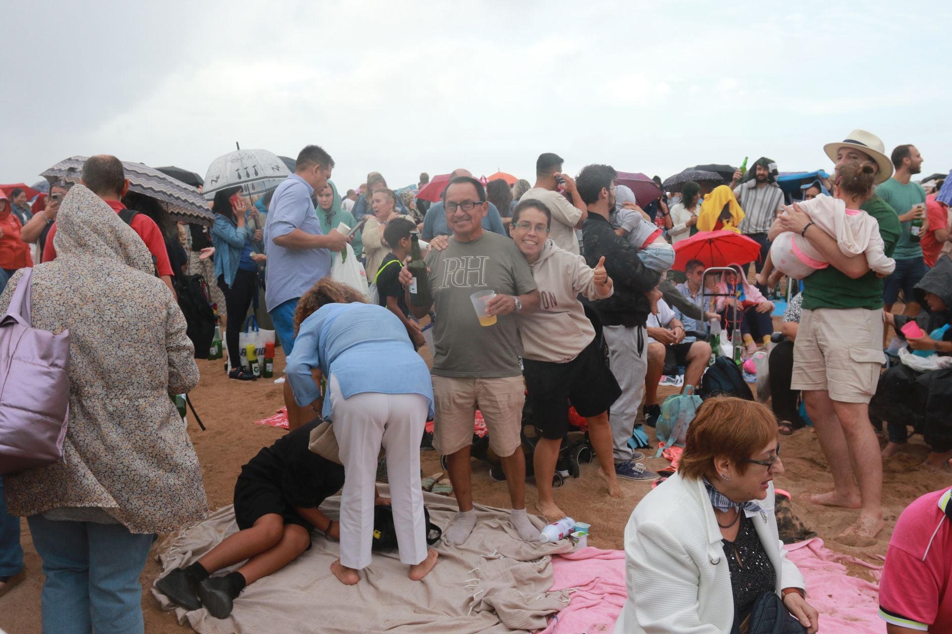 Gijón vuelve a batir el récord de escanciado simultáneo de sidra
