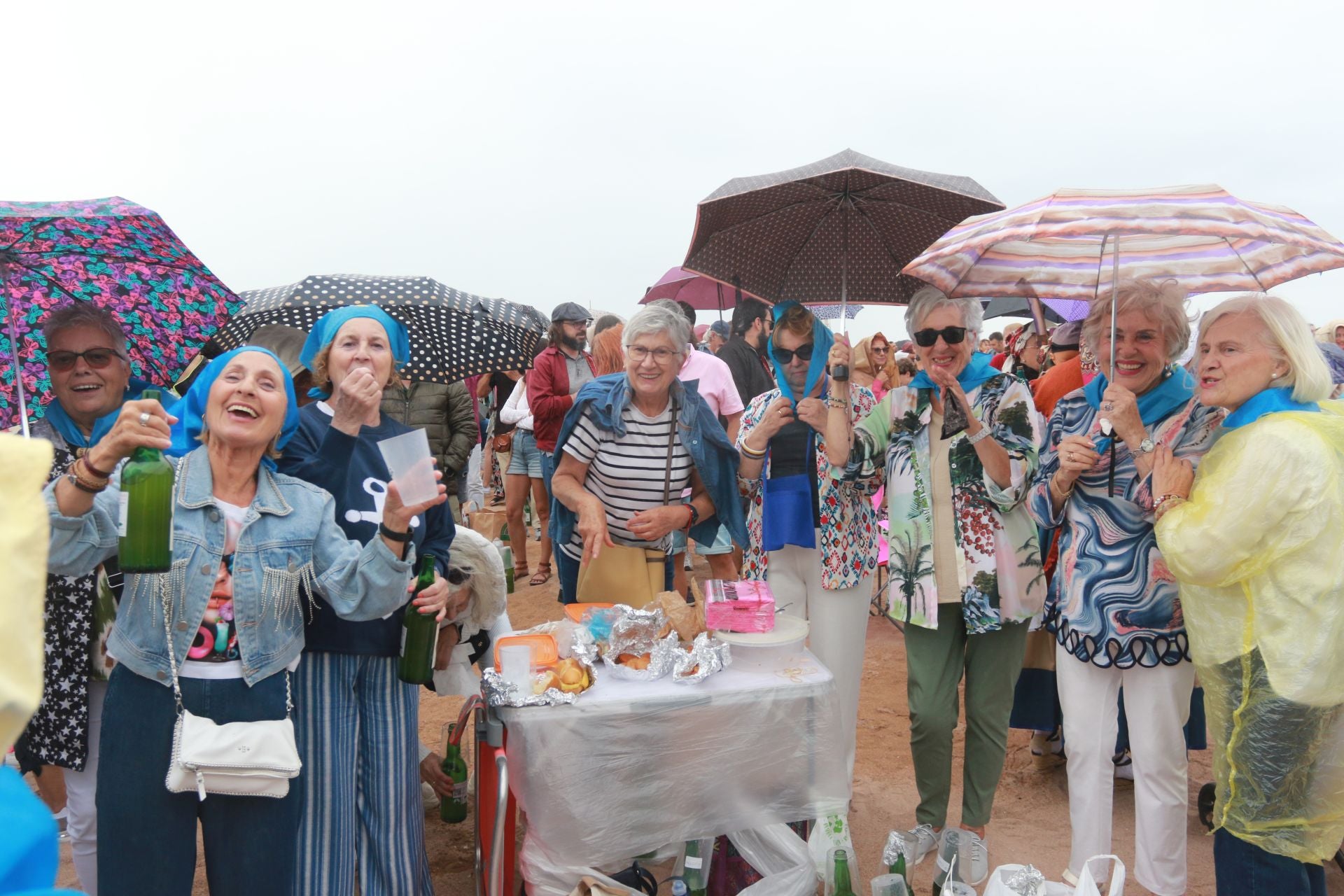 Gijón vuelve a batir el récord de escanciado simultáneo de sidra