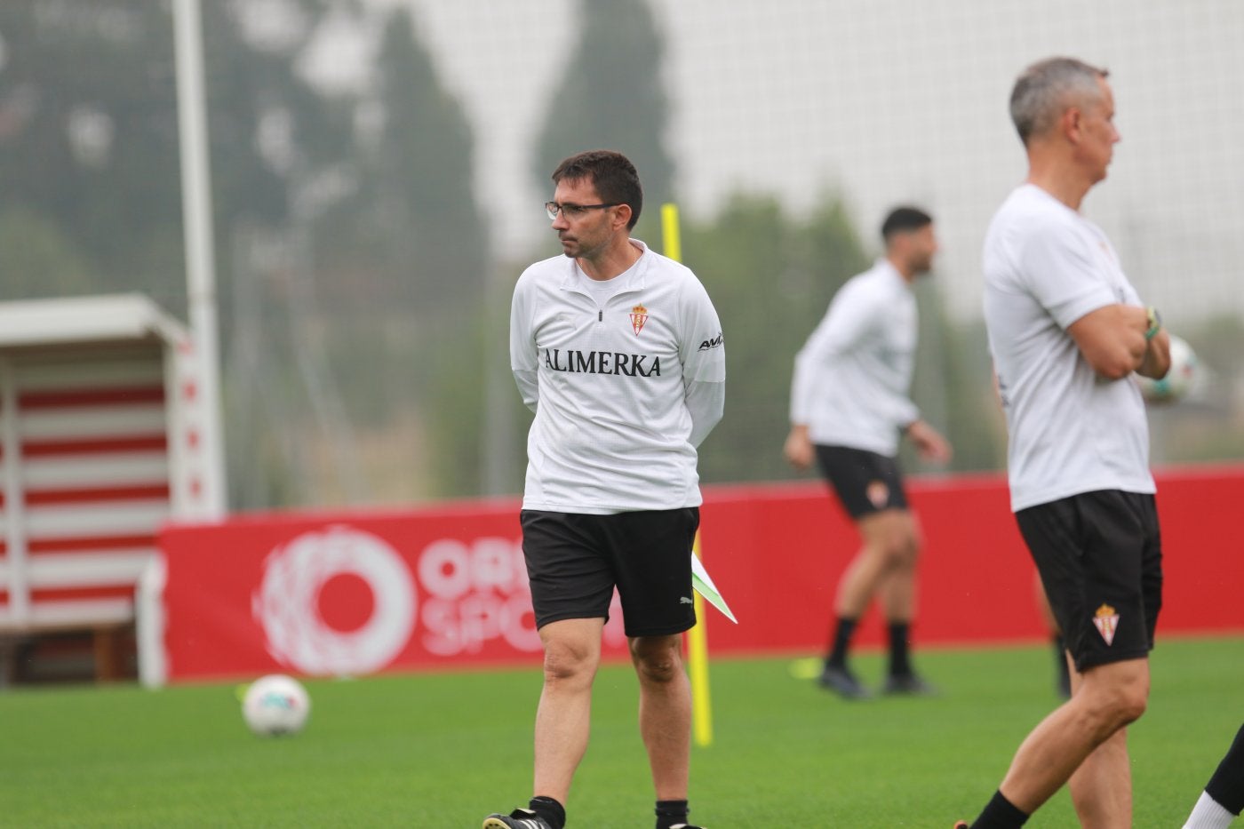 Asier Garitano, durante un entrenamiento en Mareo.