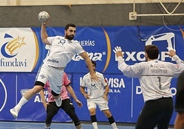 Ardisana, primera línea del Horizonte Atlética, realiza un lanzamiento.